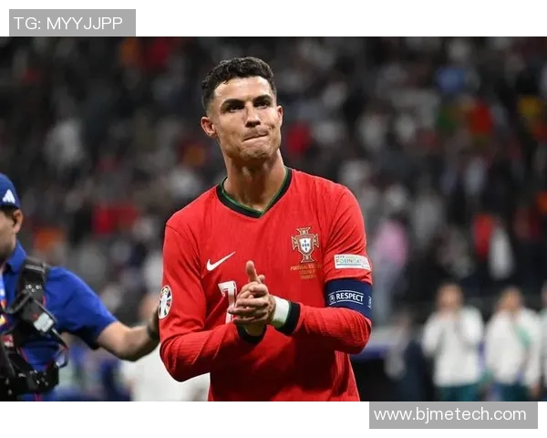 全球足球巨星年收入揭秘：谁是收入最高的球员与背后的财富故事